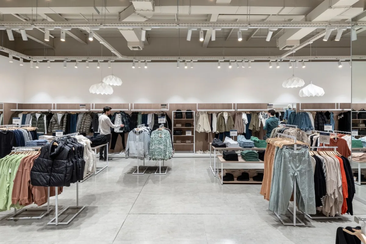 BAS Store - Wide shopping aisle featuring denim displays and neutral color palette - Contract Workplaces (1)(0).webp
